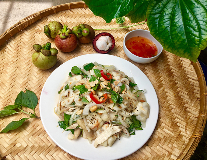 Gỏi gà măng cụt trứ danh miệt vườn. Bạn đã thử chưa?